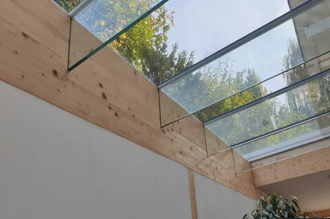 isoliertes Glasdach auf Glasträger