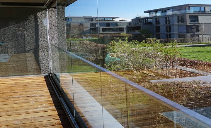 Balkon mit verschiebbarer Glasfront